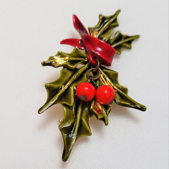 ART Holly Pin - Picture 1 of 2
